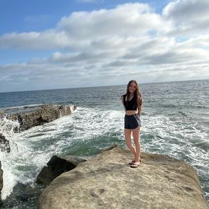 Meet your Posher, Felicity